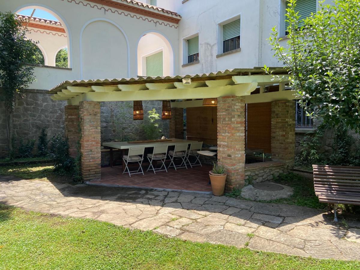 Espectacular Casa Chateau En El Centro De Olot Exterior photo