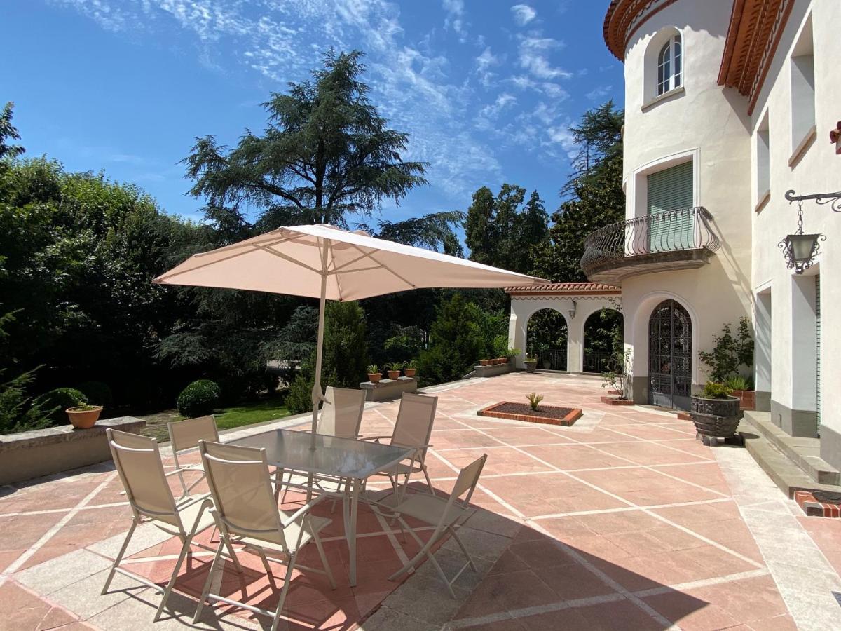 Espectacular Casa Chateau En El Centro De Olot Exterior photo