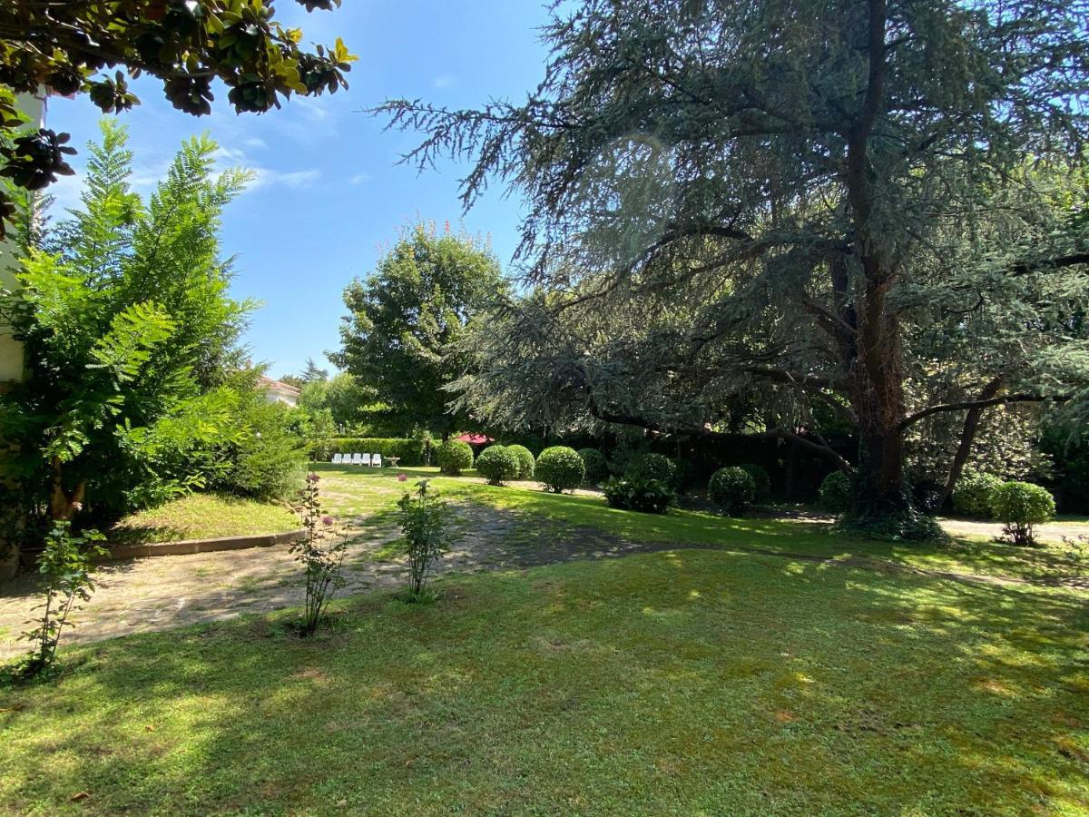 Espectacular Casa Chateau En El Centro De Olot Exterior photo